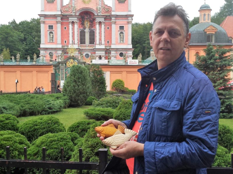 Przed barokowym Kościołem w Świętej Lipce