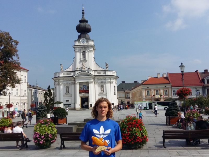 Bazylika Ofiarowania Najświętszej Maryi Panny w Wadowicach, rodzinnym mieście naszego Papieża, śp. Jana Pawła II. Dalej po prawej, widać także odrestaurowany dom rodzinny Karola Wojtyły.